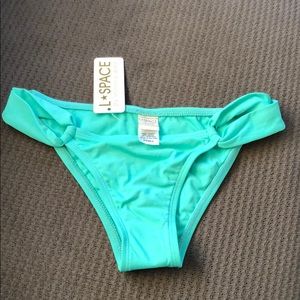 L⭐️Space made in the OC brand Bottom Sz Small